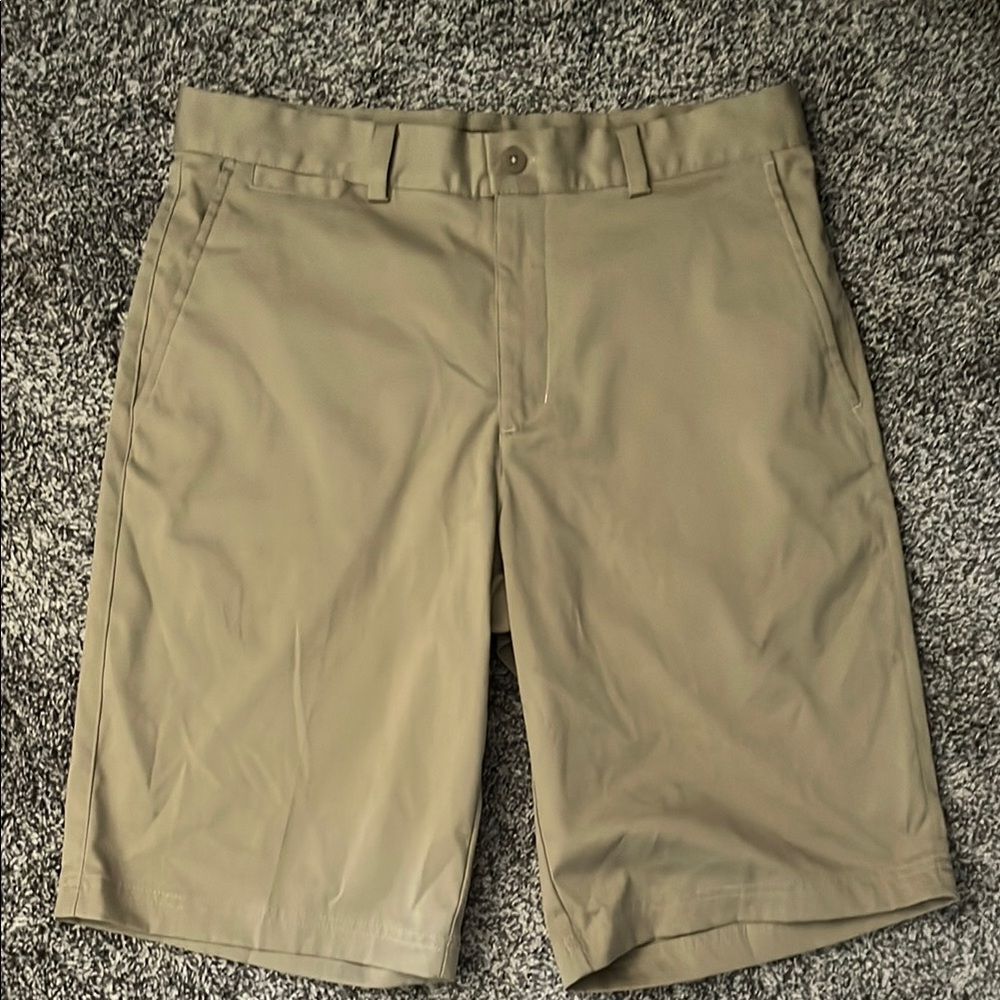 Nike Men's Flat Front Golf Shorts in Khaki